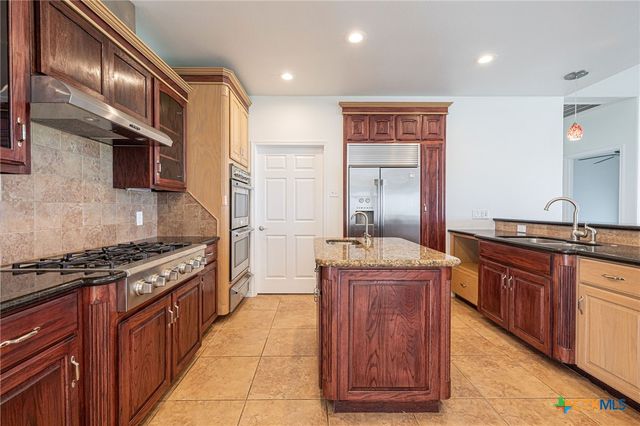 45 Blue Heron Drive, Port Lavaca, TX 77979