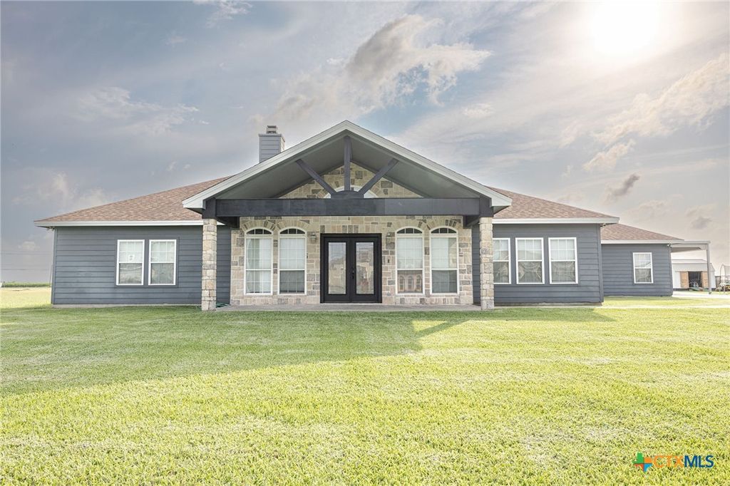 45 Blue Heron Drive, Port Lavaca, TX 77979