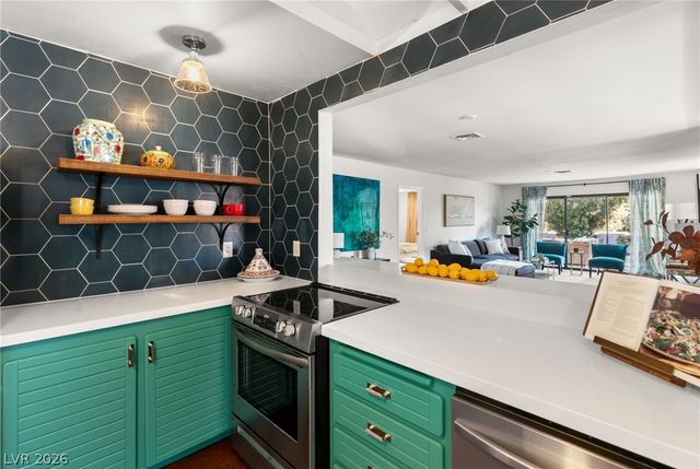 2101 Calle De Espana, Las Vegas, NV 89102