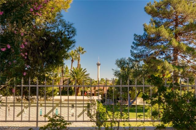 2101 Calle De Espana, Las Vegas, NV 89102