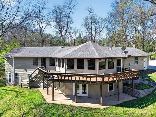 2567 Sugar Lake Road, Pacific, MO 63069