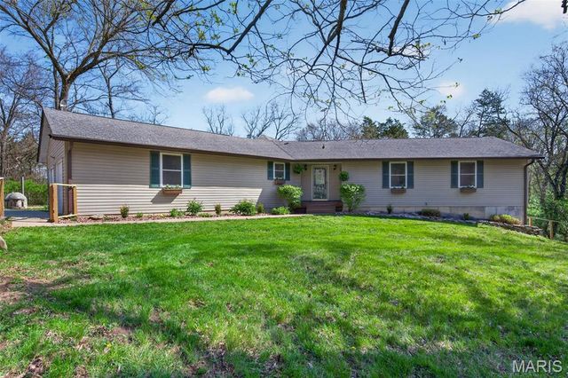 2567 Sugar Lake Road, Pacific, MO 63069