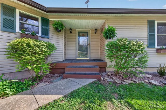 2567 Sugar Lake Road, Pacific, MO 63069