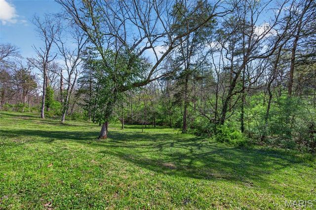 2567 Sugar Lake Road, Pacific, MO 63069
