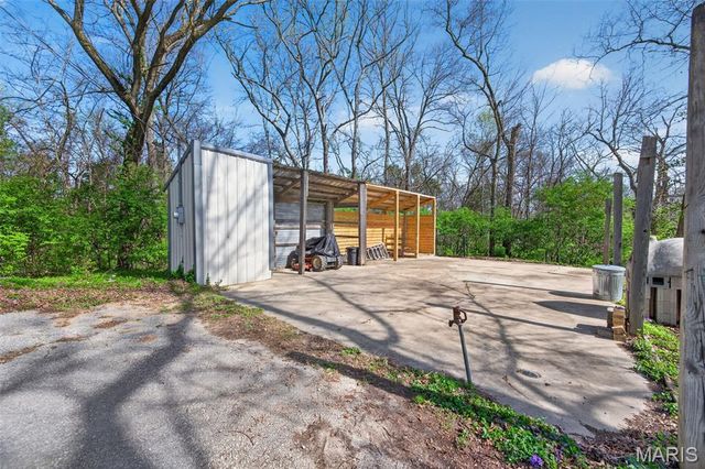 2567 Sugar Lake Road, Pacific, MO 63069