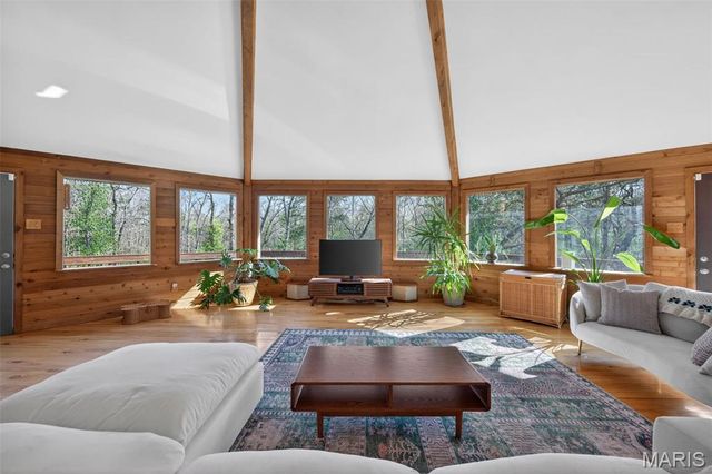 2567 Sugar Lake Road, Pacific, MO 63069