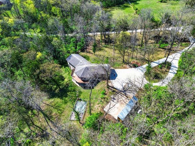 2567 Sugar Lake Road, Pacific, MO 63069