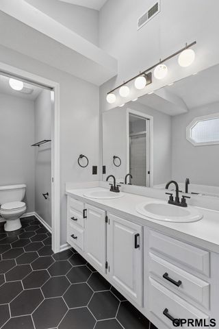 16536 Washington Street, Omaha, NE 68135