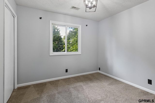 16536 Washington Street, Omaha, NE 68135