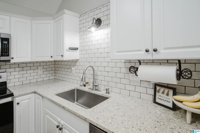 114 HORSESHOE CIRCLE, Alabaster, AL 35007