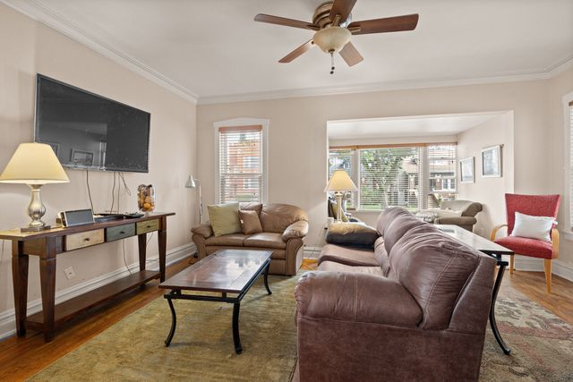 4865 W CORNELIA Avenue, Chicago, IL 60641