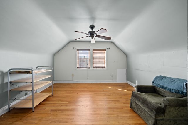 4865 W CORNELIA Avenue, Chicago, IL 60641