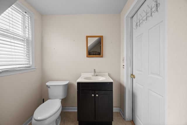 4865 W CORNELIA Avenue, Chicago, IL 60641