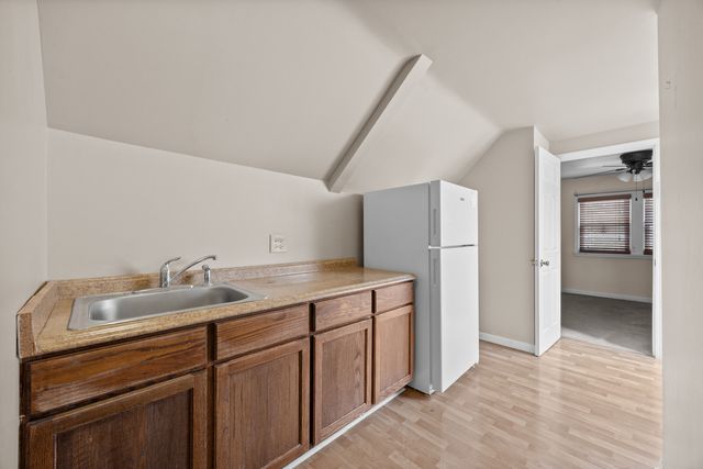 4865 W CORNELIA Avenue, Chicago, IL 60641