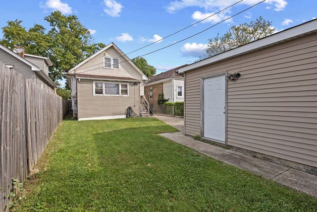 4865 W CORNELIA Avenue, Chicago, IL 60641