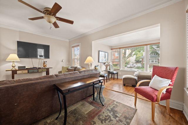 4865 W CORNELIA Avenue, Chicago, IL 60641