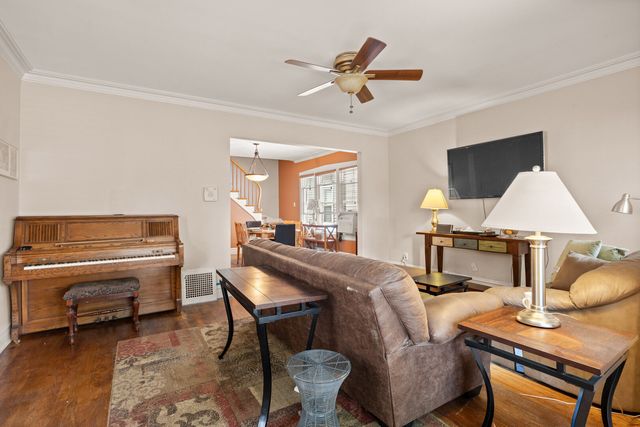 4865 W CORNELIA Avenue, Chicago, IL 60641