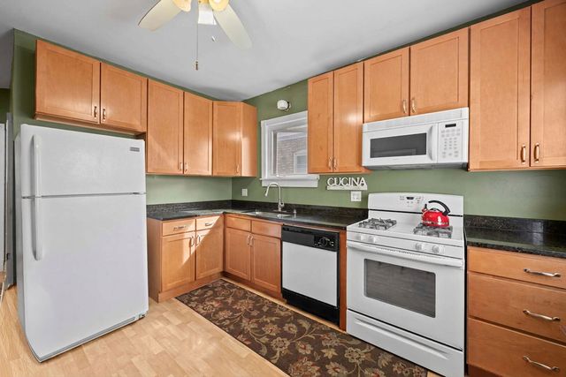 4865 W CORNELIA Avenue, Chicago, IL 60641