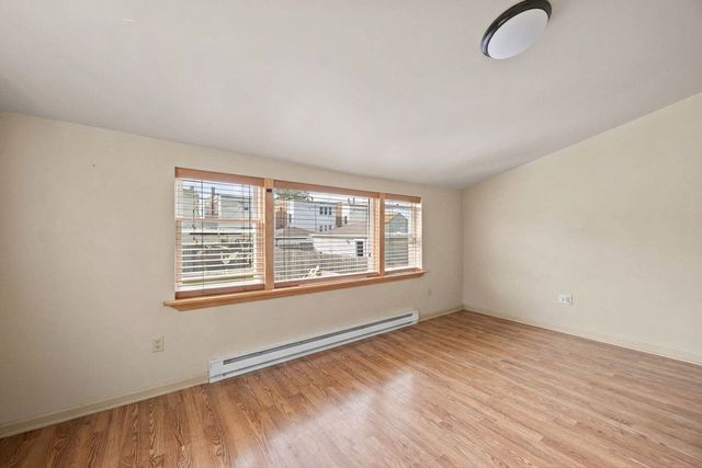 4865 W CORNELIA Avenue, Chicago, IL 60641