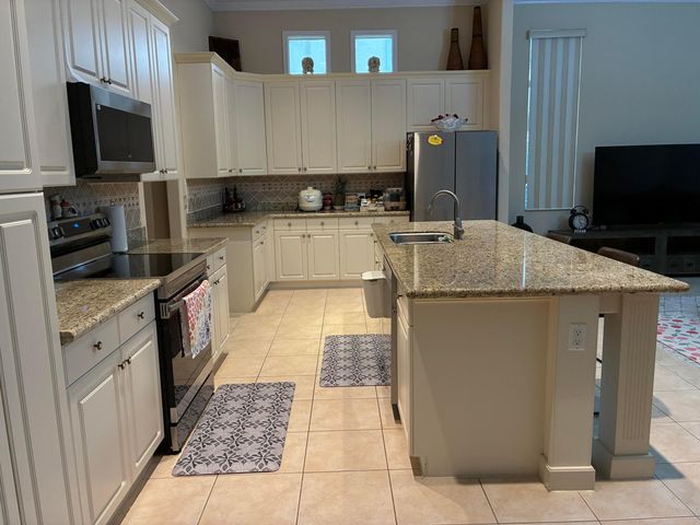 8285 NW 105th Lane, Parkland, FL 33076