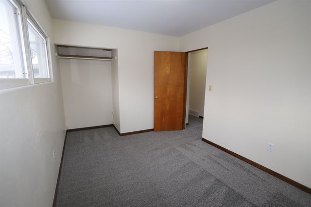 604 10th ST NE, Minot, ND 58703