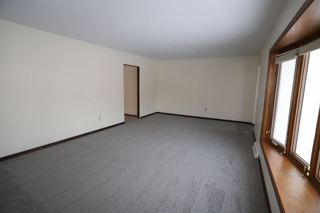 604 10th ST NE, Minot, ND 58703