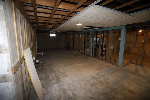 604 10th ST NE, Minot, ND 58703