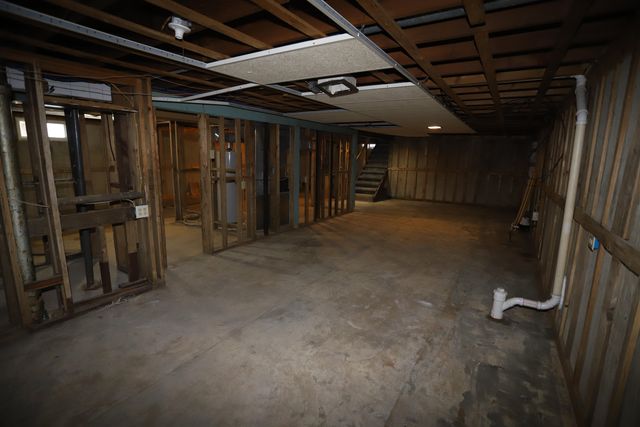 604 10th ST NE, Minot, ND 58703