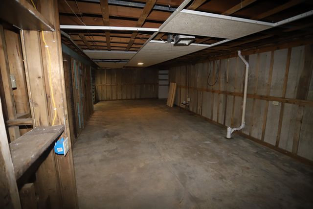 604 10th ST NE, Minot, ND 58703