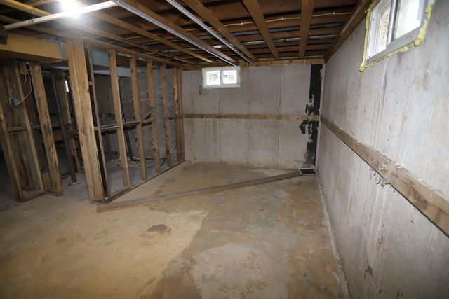 604 10th ST NE, Minot, ND 58703