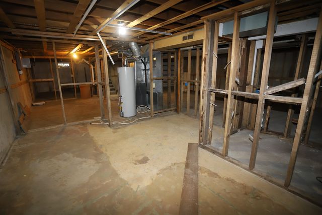 604 10th ST NE, Minot, ND 58703