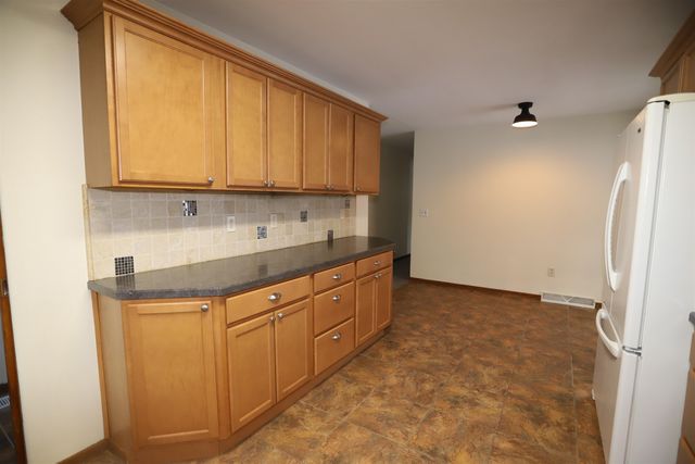 604 10th ST NE, Minot, ND 58703