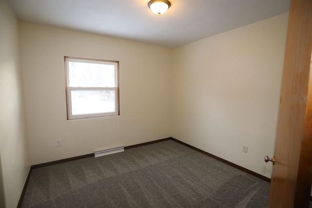 604 10th ST NE, Minot, ND 58703