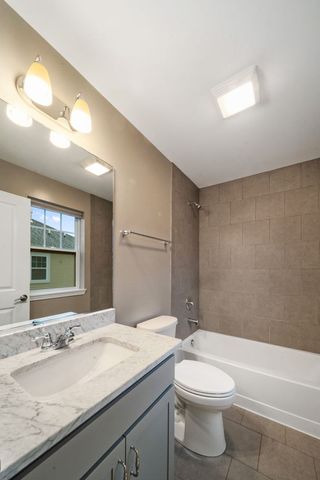 775 Lee Street, Des Plaines, IL 60016