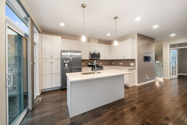 775 Lee Street, Des Plaines, IL 60016