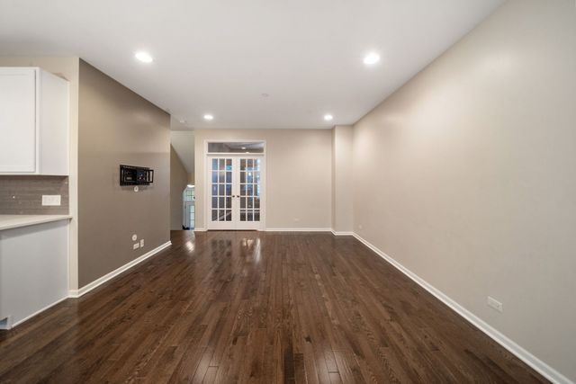 775 Lee Street, Des Plaines, IL 60016