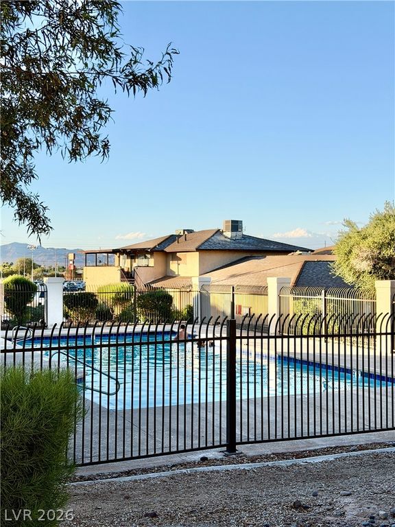 2808 Karen Avenue 3, Las Vegas, NV 89121