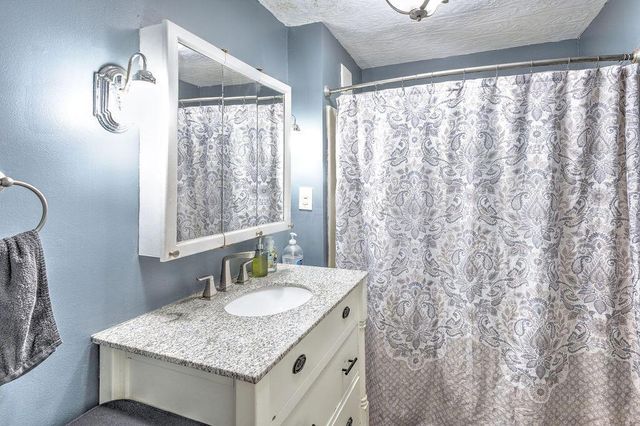 160 N Clayton Street, Centerburg, OH 43011