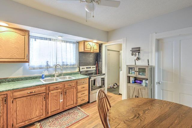 160 N Clayton Street, Centerburg, OH 43011