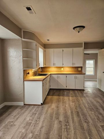 427 N Mcmillan Avenue, Mountain Grove, MO 65711