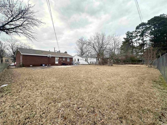 11 School St., Pine Bluff, AR 71602