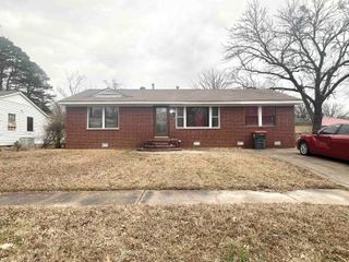 11 School St., Pine Bluff, AR 71602