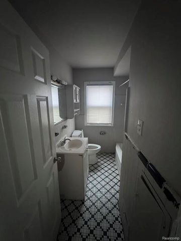 7337 Woodmont Avenue, Detroit, MI 48228