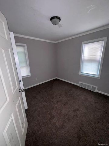 7337 Woodmont Avenue, Detroit, MI 48228