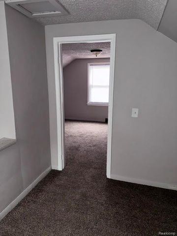 7337 Woodmont Avenue, Detroit, MI 48228