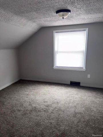 7337 Woodmont Avenue, Detroit, MI 48228