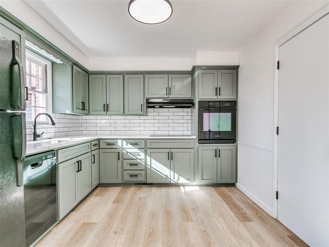 2720 Northampton Place, The Village, OK 73120