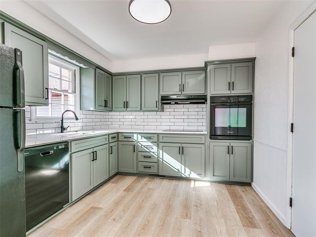 2720 Northampton Place, The Village, OK 73120