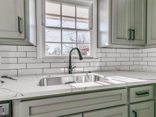 2720 Northampton Place, The Village, OK 73120