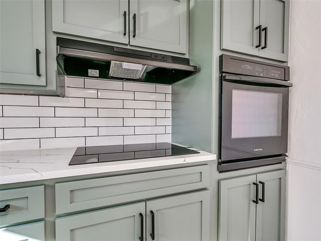 2720 Northampton Place, The Village, OK 73120